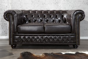 Canapé 2 places chesterfield capitonné en simili cuir marron