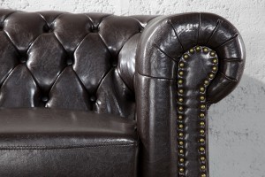Canapé 2 places chesterfield capitonné en simili cuir marron