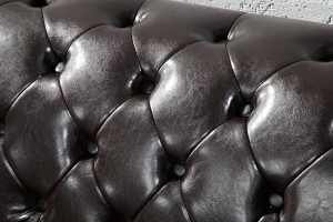 Canapé 2 places chesterfield capitonné en simili cuir marron