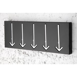 Garde-robe murale design 5 flèches en métal teinté noir Garde-robe murale design 5 flèches en métal teinté noir