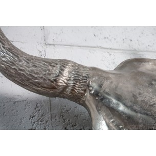 Objet de décoration murale en crâne de taureau teinté argenté Objet de décoration murale en crâne de taureau teinté argenté