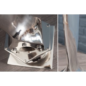 Objet de décoration design en aluminium teinté argent Objet de décoration design en aluminium teinté argent