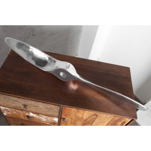 Objet décoratif design hélice coloris argenté en aluminium