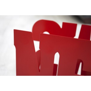Porte-revues design news en métal coloris rouge Porte-revues design news en métal coloris rouge
