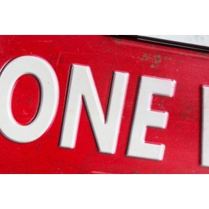 Décoration ONE WAY 55 cm droite en métal rouge