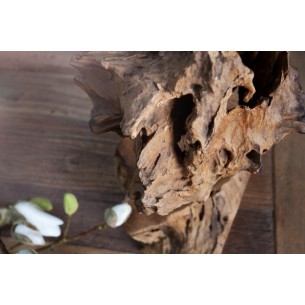 Objet décoratif design naturel en bois de teck et en métal Objet décoratif design naturel en bois de teck et en métal